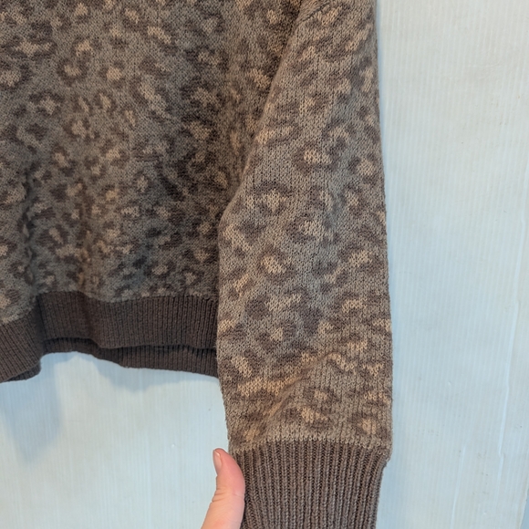 AERIE Women's Brown Animal Print Leopard Crew Neck Sweater Size Medium - Picture 6 of 10